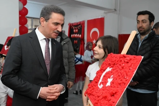 &Ccedil;ocuklardan anlamlı "bayrak" vurgulu &ccedil;alışma
