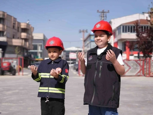 &Ccedil;ocukların itfaiyeci olma hayalleri ger&ccedil;ek oldu
