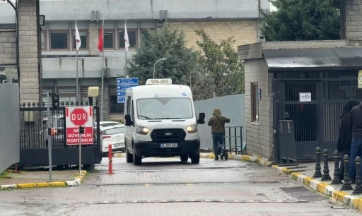 &Ccedil;ocuklarının g&ouml;z&uuml; &ouml;n&uuml;nde &ouml;ld&uuml;r&uuml;len kadının cenazesi adli tıptan alındı
