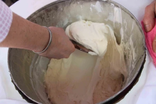 Coğrafi işaretli G&ouml;rele Dondurması kış mevsiminde de ilgi g&ouml;r&uuml;yor
