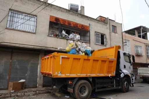 &Ccedil;&ouml;p evden 115 bin lira ve ruhsatsız silah &ccedil;ıktı