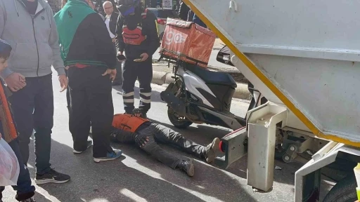 Çöp kamyonuna çarpan Motokurye yaralandı
