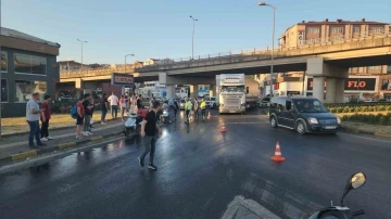 Çöp kamyonunun hidrolik yağı yola aktı: 12 motosiklet, 2 otomobil kazaya karıştı
