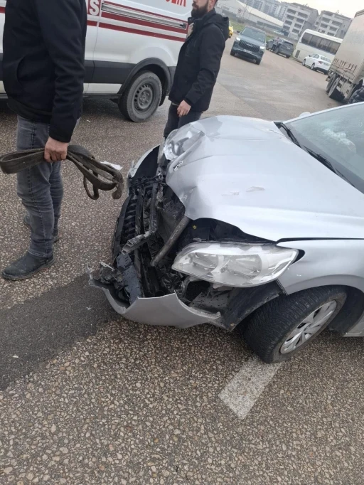 &Ccedil;&ouml;p kamyonuyla arkadan gelen otomobilin arasına sıkışan iş&ccedil;i hayatını kaybetti
