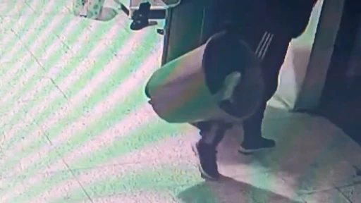 Temizlikçi Kılığında Ayakkabı Hırsızlığı