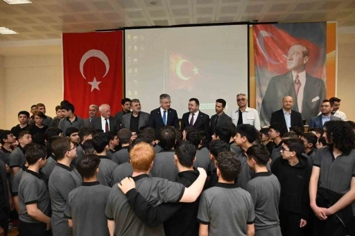 &Ccedil;opuroğlu, Kariyer G&uuml;nleri&rsquo;nde &ouml;ğrencilerle buluştu
