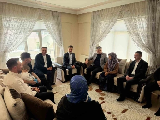 &Ccedil;opuroğlu: "Anneler g&uuml;n&uuml;&rsquo;nde ilk ziyaret şehit annemize"
