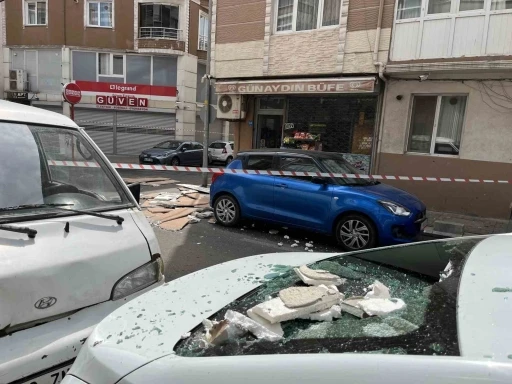 Çorlu’da binanın dış cephesi çöktü
