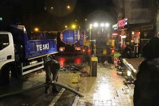 &Ccedil;orlu&rsquo;da gece yarısı altyapı alarmı: Kanalizasyon hattı &ccedil;&ouml;kt&uuml;

