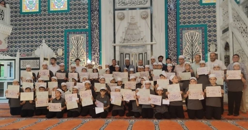 Çorlu’da hafızlık eğitimini tamamlayan öğrencilere belgeleri verildi

