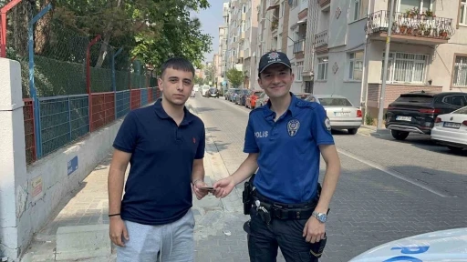 Çorlu’da lise öğrencisinden insanlık örneği: Yolda bulduğu paraları polis teslim etti
