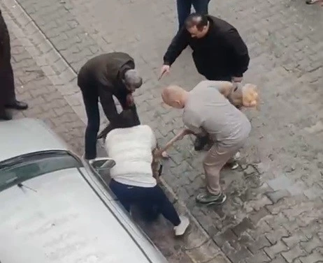 &Ccedil;orlu&rsquo;da pitbull dehşetinde yeni g&ouml;r&uuml;nt&uuml;ler: K&ouml;pek sahibi m&uuml;dahaleye engel oldu, gerilim b&uuml;y&uuml;d&uuml;
