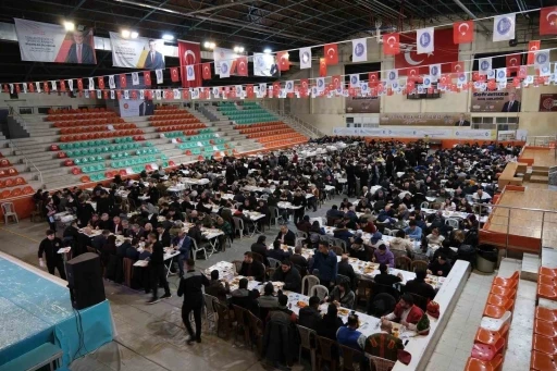 &Ccedil;orum Belediyesi&rsquo;nin iftar sofrasında ilk oru&ccedil; a&ccedil;ıldı
