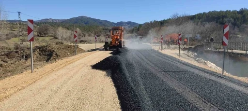 &Ccedil;orum&rsquo;da ayağı &ccedil;&ouml;ken k&ouml;pr&uuml;ye alternatif yapılan yolda &ccedil;alışmalarda sona gelindi

