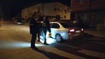 &Ccedil;orum&rsquo;da caddede tartıştığı husumetlisini tabanca ile vurdu
