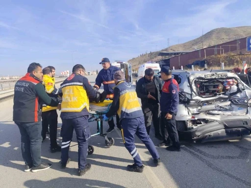 Çorum’da cip ile kamyon çarpıştı: 5 yaralı
