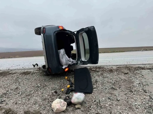 &Ccedil;orum&rsquo;da devrilen otomobildeki 5 kişi yaralandı

