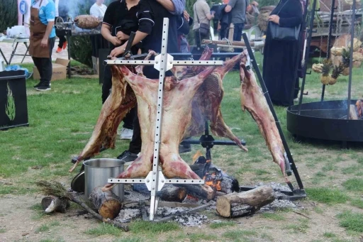 &Ccedil;orum&rsquo;da gastronomi ş&ouml;leni hem damaklara hem g&ouml;zlere hitap etti
