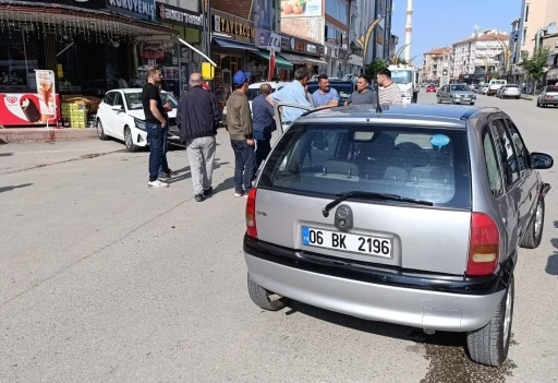 Çorum’da iki otomobil kafa kafaya çarpıştı: 3 yaralı
