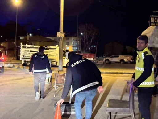 &Ccedil;orum&rsquo;da kaldırım işgaline gece denetimi
