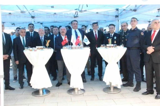 Çorum’da kent protokolü ve vatandaşlar bayramlaştı
