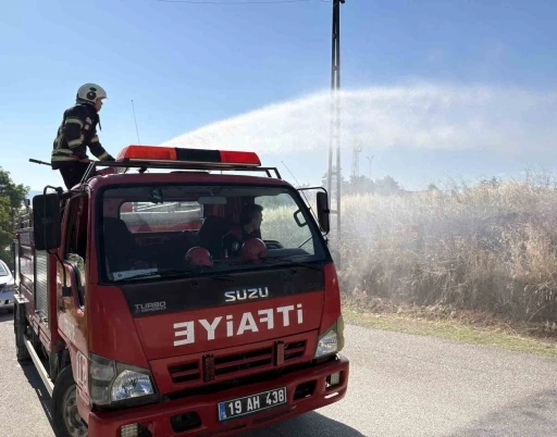 &Ccedil;orum&rsquo;da otluk alanda &ccedil;ıkan yangın s&ouml;nd&uuml;r&uuml;ld&uuml;
