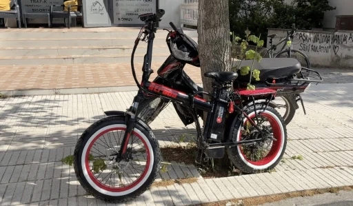 &Ccedil;orum&rsquo;da otomobil ile elektrikli bisiklet &ccedil;arpıştı: 1 yaralı
