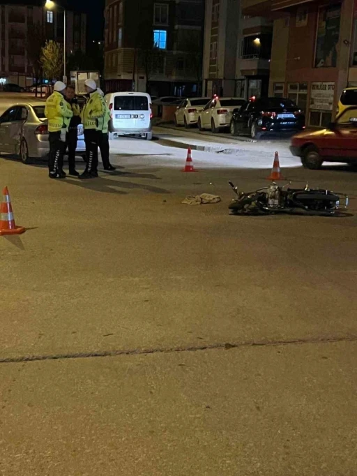 &Ccedil;orum&rsquo;da otomobil ile motosiklet &ccedil;arpıştı: 1 yaralı
