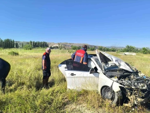 &Ccedil;orum&rsquo;da otomobil şarampole devrildi: 1 &ouml;l&uuml;
