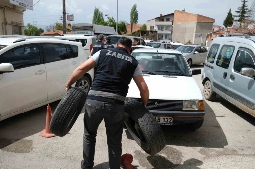 Çorum’da otopark etrafındaki araç park engellerine müdahale
