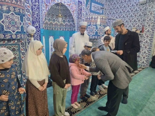 &Ccedil;orum&rsquo;da Ramazan&rsquo;ın ilk teravih namazında &ccedil;ocuklar camide buluştu
