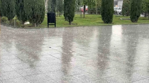 &Ccedil;orum&rsquo;da sağanak yağış etkisini g&ouml;sterdi
