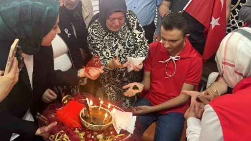 &Ccedil;orum&rsquo;da temsili askerlik yapacak engelli bireylere asker kınası yakıldı

