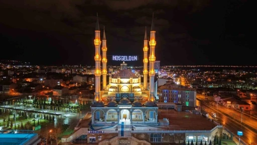 &Ccedil;orum&rsquo;da vatandaşlar ilk teravih i&ccedil;in Akşemseddin Camii&rsquo;ne akın etti
