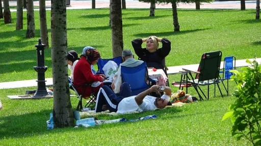 Çorum’da vatandaşlar tatilin keyfini Millet Bahçesi’nde çıkardı
