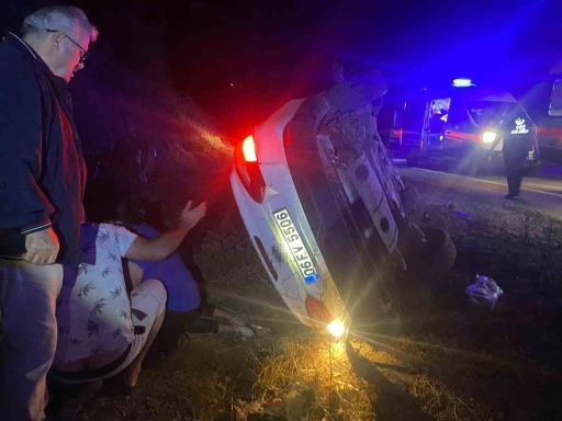 Çorum’da virajı alamayan otomobil devrildi: 5 yaralı
