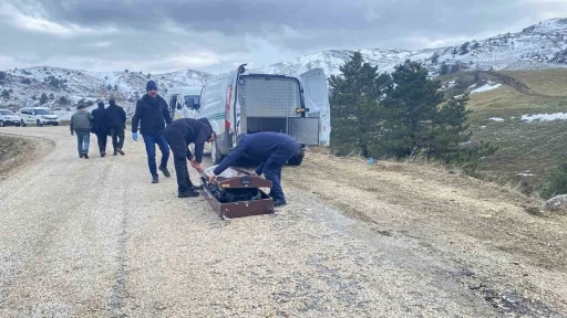 &Ccedil;orum&rsquo;da v&uuml;cudu par&ccedil;alanarak dere kenarına atılan adamın cansız bedeni morga kaldırıldı

