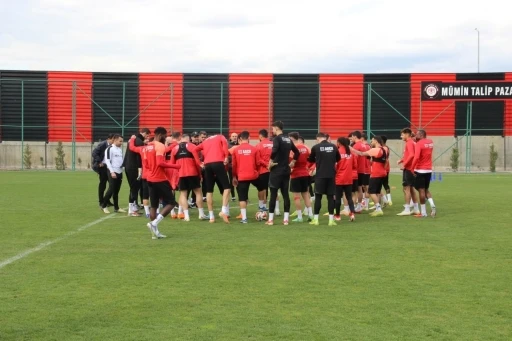 &Ccedil;orum FK, Bandırmaspor hazırlıklarını s&uuml;rd&uuml;rd&uuml;
