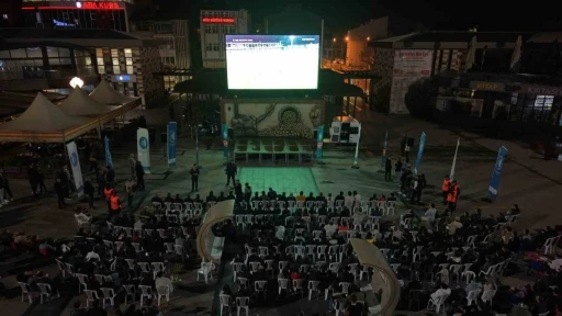 &Ccedil;orum FK taraftarları play-off ma&ccedil;ını dev ekrandan izledi
