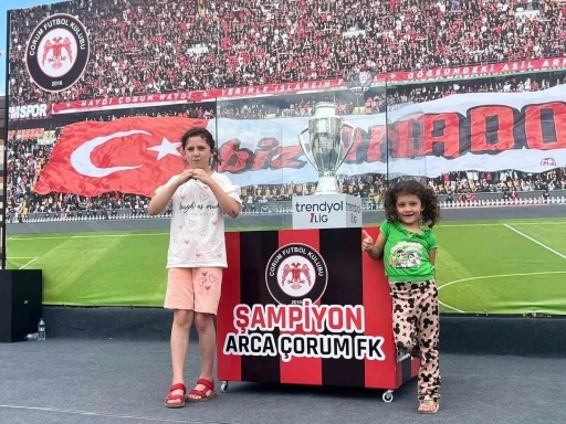 &Ccedil;orum FK taraftarları şampiyonluk kupasıyla buluştu
