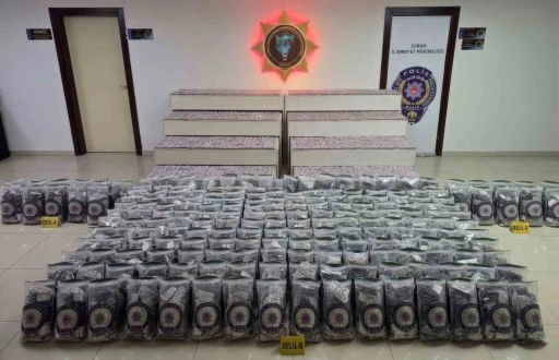 &Ccedil;orum polisinden uyuşturucu sevkiyatına darbe: Binlerce hap ele ge&ccedil;irildi
