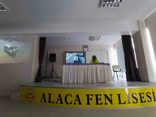 Çorum’un Alaca ilçesinde lise öğrencilerine motosiklet güvenliği semineri
