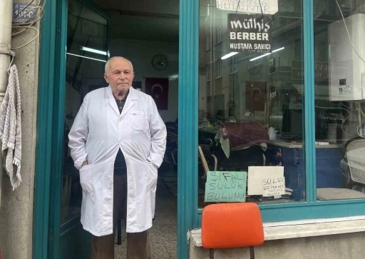 &Ccedil;orum&rsquo;un &lsquo;m&uuml;thiş berber&rsquo;i: 82 yaşında 66 yıllık mesleğine devam ediyor
