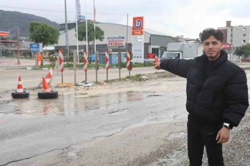 &Ccedil;ukura d&uuml;şen ara&ccedil;ları durdurmaya &ccedil;alıştı, başarısız oldu
