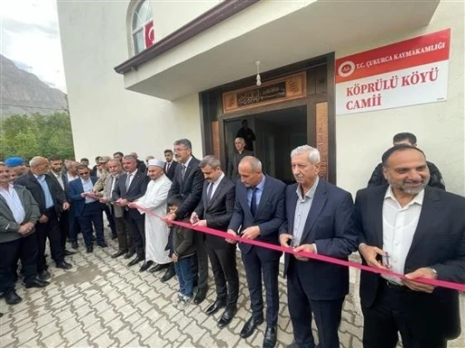 Çukurca’da yapımı tamamlanan cami dualarla ibadete açıldı

