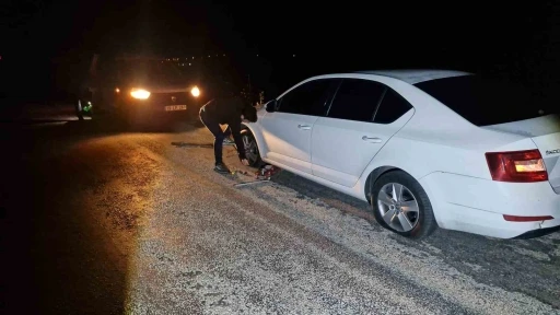 &Ccedil;ukurlara giren 5 aracın lastiği patladı
