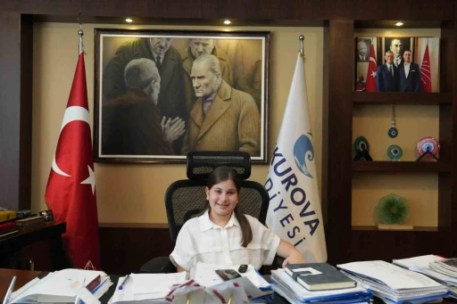 &Ccedil;ukurova Belediye Başkanı Kozay, makam koltuğunu &ccedil;ocuklara devretti
