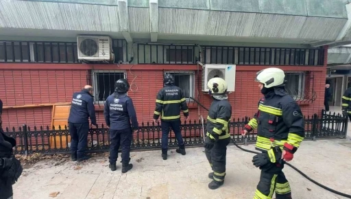 Cuma namazı &ouml;ncesinde cami &ccedil;arşısında yangın paniği
