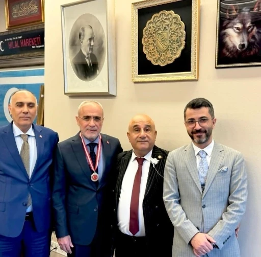 Cumhurbaşkanı Başdanışmanı Topçu’ya Tüketici Dostu Altın Madalyası

