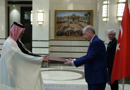 Cumhurbaşkanı Erdoğan&rsquo;a 3 &uuml;lkenin b&uuml;y&uuml;kel&ccedil;isinden g&uuml;ven mektubu